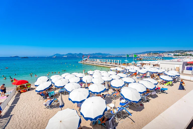 À Cannes, la baignade devient accessible à tous