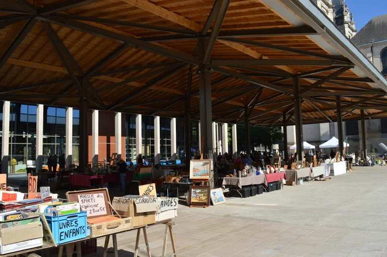 À Dax, la brocante revient aux Halles le 7 août: cultube.fr