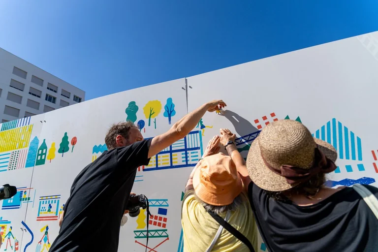 À Rennes, une fresque cache un commerce très attendu