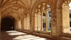 Exposition gratuite à Angers : plongez dans l’histoire du Ronceray