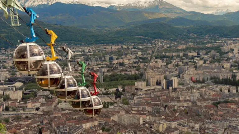 Grenoble : les coulisses du téléphérique du 6 juillet au 24 août