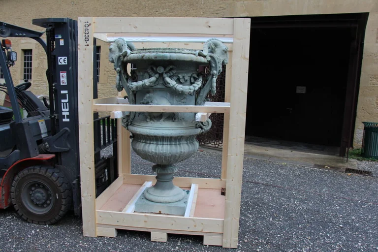 Saint-Dizier : un vase de 630 kg rejoint le patrimoine municipal
